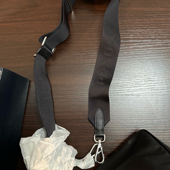 BARELY USED PRADA NYLON BAG - Picture 4 of 7